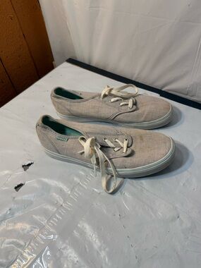 Vans gray canvas low top women’s sneakers size 5.5